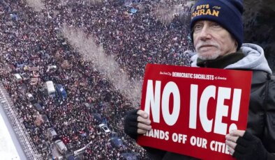 ABD’de halkın öfkesi dinmiyor! Felç edici soğuklara rağmen yüz binler meydanlarda