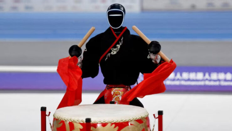 Çin’in insansı robotları Bahar Festivali Galası’nda Kung Fu şovu yaptı