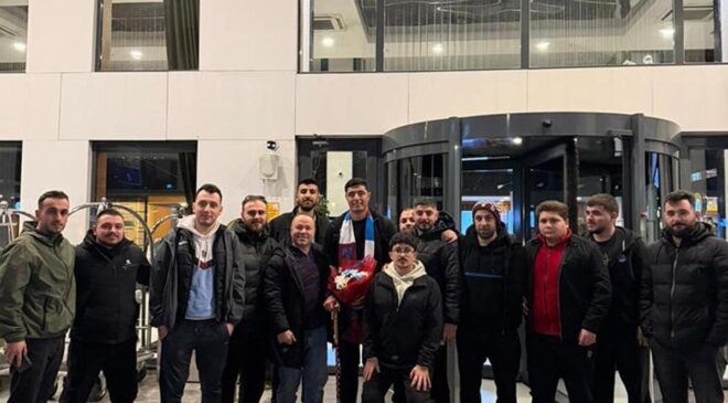 Oscar Cardozo derbi için Trabzon’da