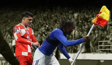 Korner direğine forma asınca kavga çıktı! Konferans Ligi’nde tarihi geri dönüş: Arda Turan’ın rakibi belli oldu