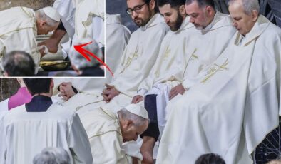 Papa Leo, 12 rahibin ayaklarını yıkayıp öptü