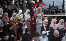 Gazze’de bayram namazı yıkılan camilerin enkazında kılındı
