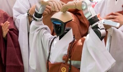 Güney Kore’de insansı robot Budist oldu, "enerji tasarrufu" yemini etti