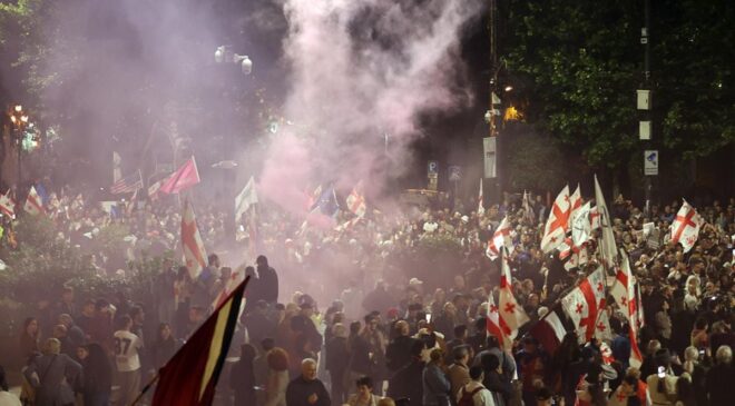 Gürcistan’da binlerce kişinin katılımıyla hükümet karşıtı gösteri düzenlendi