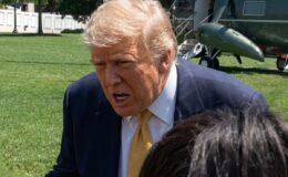 Muhabirin sorusu Trump’ı küplere bindirdi: Aptal, sen zeki biri değilsin