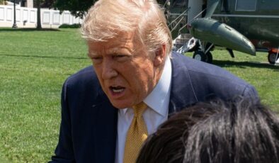 Muhabirin sorusu Trump’ı küplere bindirdi: Aptal, sen zeki biri değilsin