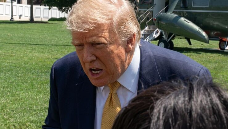 Muhabirin sorusu Trump’ı küplere bindirdi: Aptal, sen zeki biri değilsin