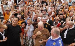 Acun Ilıcalı, Hull City taraftarlarıyla Antalya’da buluştu!