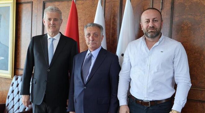 Altay’da sürpriz görüşme: Ahmet Nur Çebi ve Mahmut Özgener