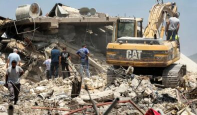 Barış görüşmeleri sürerken Lübnan’da enkazdan cesetler çıkarıldı