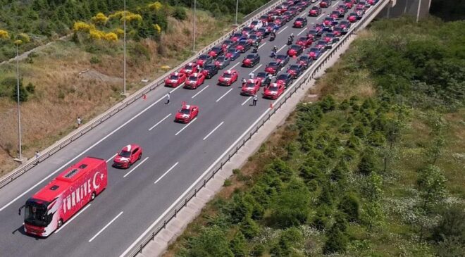 Bizim Çocuklar’ı Dünya Kupası’na uğurlayan konvoy dünya basınında