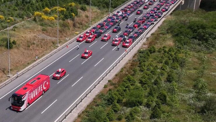 Bizim Çocuklar’ı Dünya Kupası’na uğurlayan konvoy dünya basınında