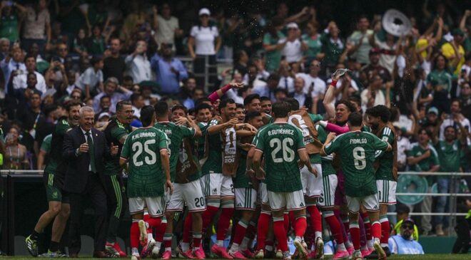 Futbol tarihinde uzun yılların ardından bir ilk! Maç oynanırken reklam arası verildi