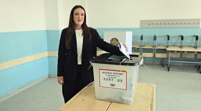 Kosova’daki genel seçimlerde Başbakan Kurti’nin partisi yüzde 47,13 oyla birinci oldu