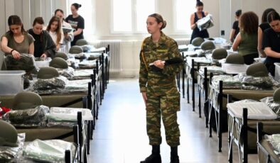 Yunanistan’da bir ilk! Kadınlar asker ocağına girdi