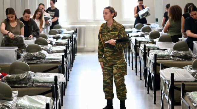Yunanistan’da bir ilk! Kadınlar asker ocağına girdi