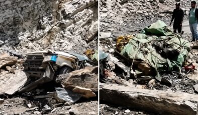 Hindistan’da dev kayalar taksiyi ezdi, 13 kişi hayatını kaybetti