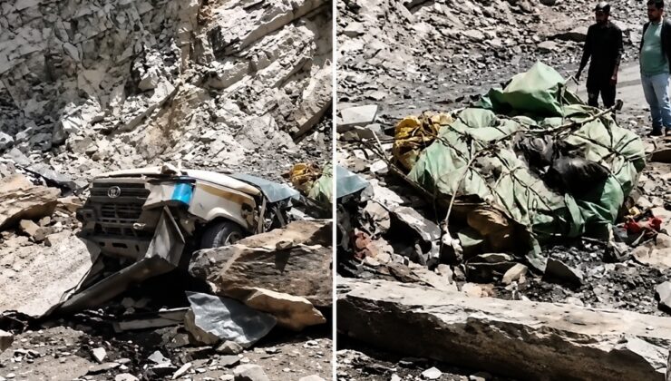 Hindistan’da dev kayalar taksiyi ezdi, 13 kişi hayatını kaybetti