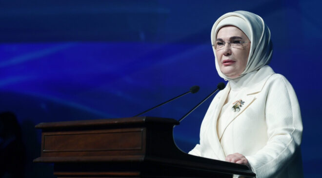 DAVOS’tan Emine Erdoğan’a davet: Liderler zirvesinde açılış konuşması yapacak