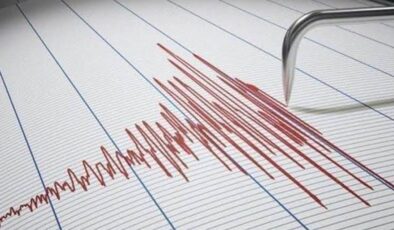 Endonezya’da 7,7 büyüklüğünde deprem