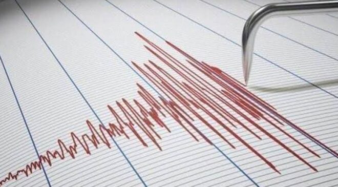 Endonezya’da 7,7 büyüklüğünde deprem
