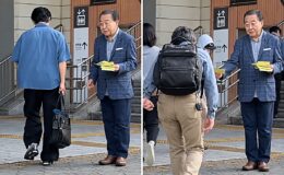 Japonya’nın eski başbakanı sokakta broşür dağıtırken görüntülendi