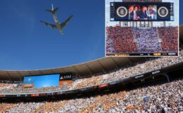 Trump maça böyle geldi! Air Force One stadyumu selamladı