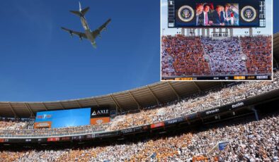 Trump maça böyle geldi! Air Force One stadyumu selamladı