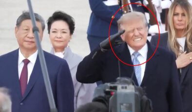 Trump’tan Şi’ye savaş uçaklı karşılama! Yüzündeki ifade dikkat çekti