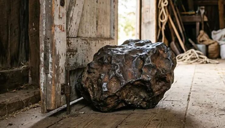 30 yıl boyunca ahır kapısını tutsun diye kullandığı taş 4,5 milyar yıllık meteor çıktı! Değeri 75 bin dolar
