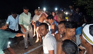 Hindistan’da alabora olan teknede ölen 11 kişinin 18 yaşından küçük olduğu açıklandı