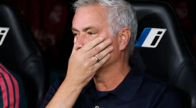 Mourinho yine yaptı yapacağını! Maç sonunda basın toplantısına çıkmadı