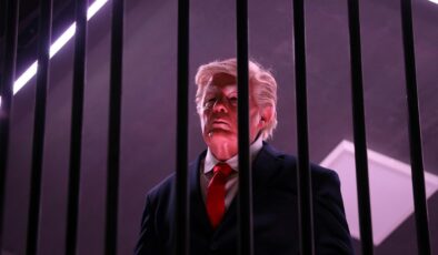 Tahran’da Trump’a sembolik hapis: Parmaklıklar arkasına attılar